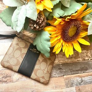 🆕 Coach Wristlet - Tan Khaki Coach Wristlet • Wallet Purse
